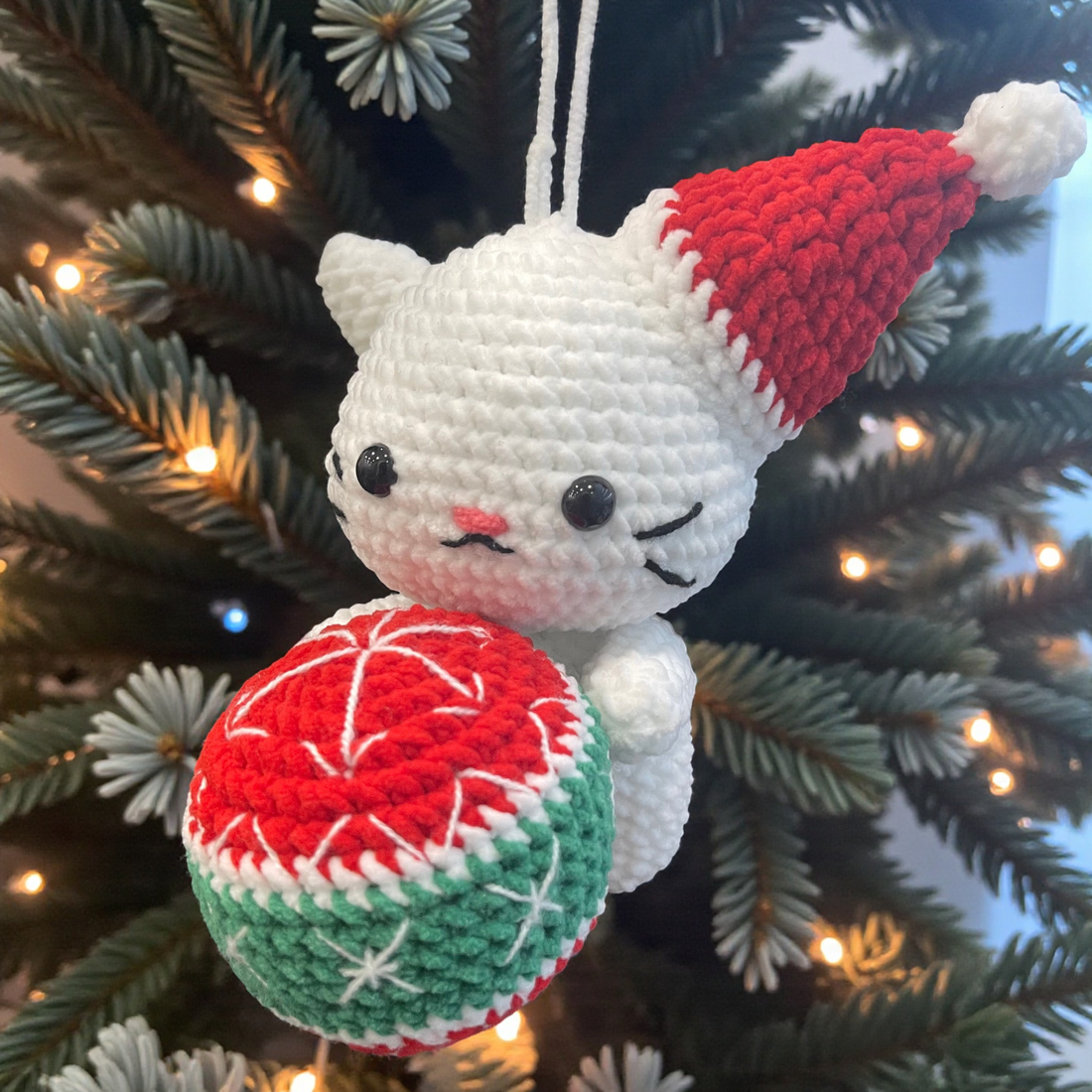 3in1 Christmas Cat Hugging Balls Crochet Pattern